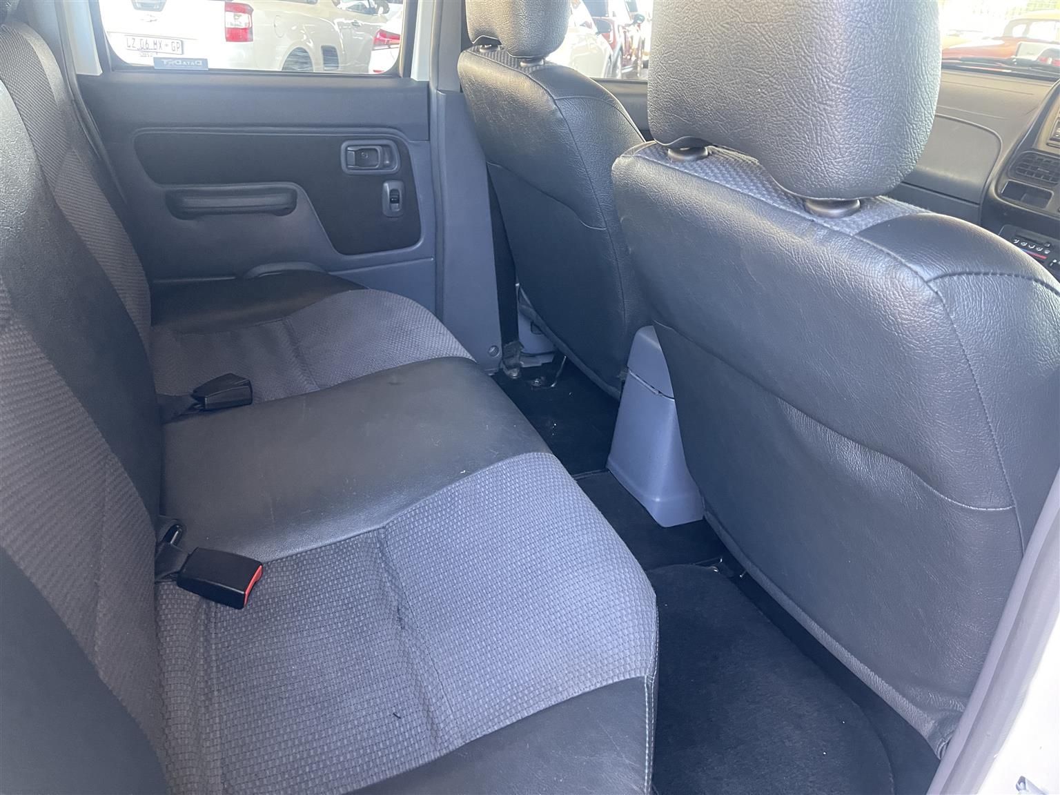 nissan np300 2.4i hi rider double cab bakkie