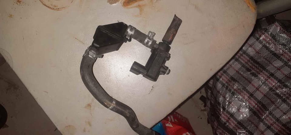 Toyota Camry EGR Vacuum Delay Valve - Private Seller