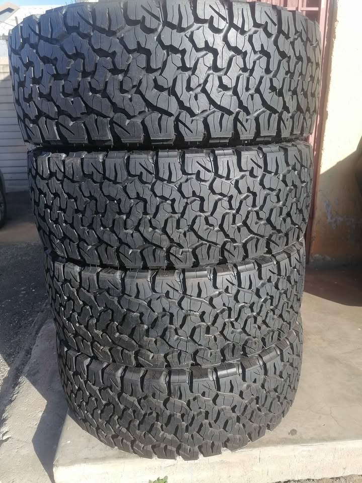 265 60 18 BF Goodrich Ko2 (NEW TYRES)