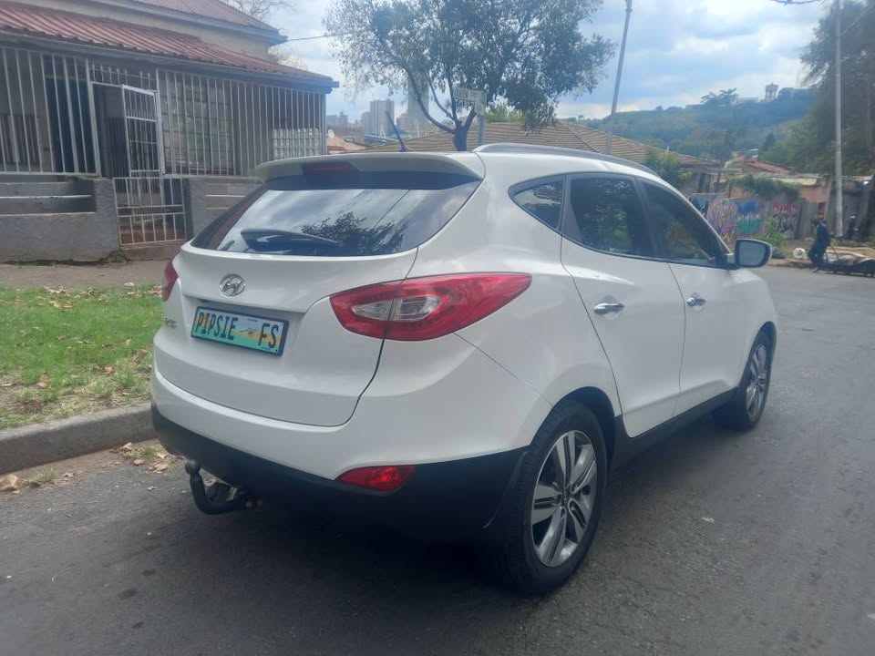 2015 HYUNDAI ix35 2.0 Petrol, Manual, White, Leather seats, 75000kms