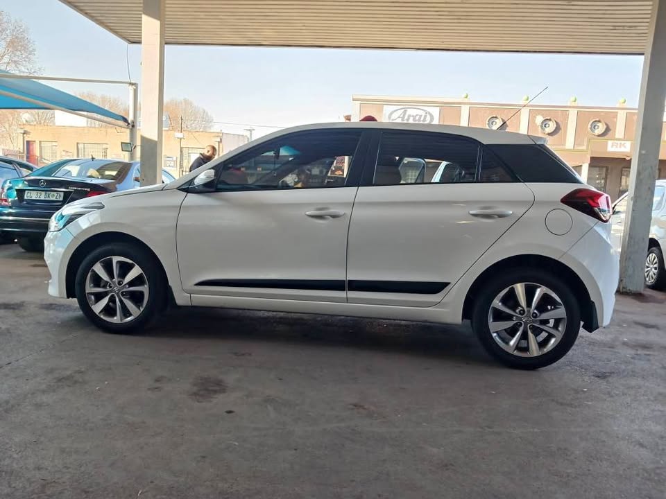 2017 HYUNDAI I20 1.4 MOTION Transmission: Manual  Mileage:  Fueltype: Petrol  White
