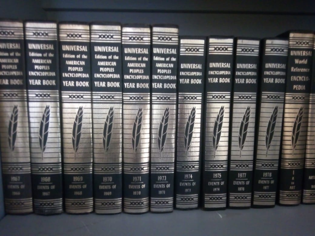 Stel Universal Encylopedia boeke, Prys R1000 of onderhandelbaar