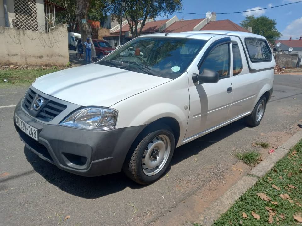 2021 NISSAN NP200 BAKKIE WITH CANOPY WHITE COLOR 1.6 PETROL, 75000KMS, SPARE KEY