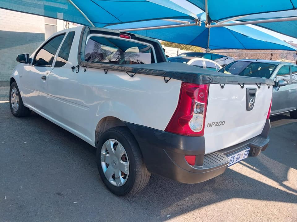 2016 NISSAN NP200 1.6 109 000KM MANUEL PETROL WHITE COLOR