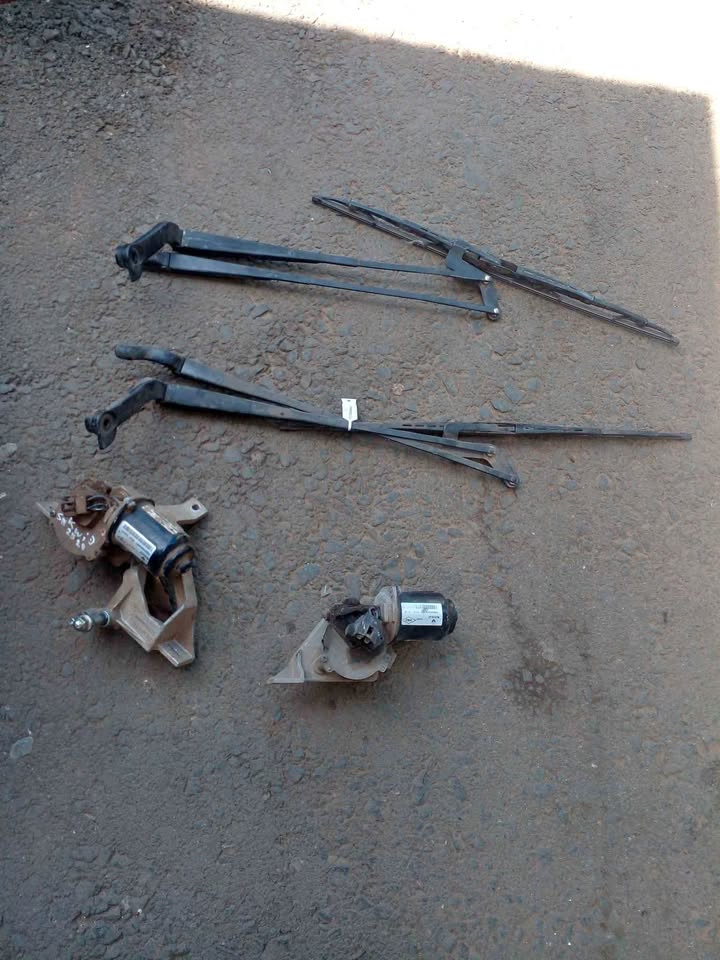 Renault kwid wiper motor and arms - Private Seller Renault kwid wiper motor and arms - Private Seller
