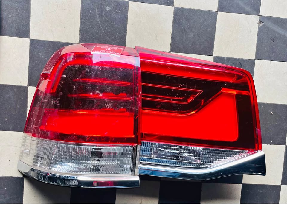 TOYOTA LAND CRUISER LC200 LH Taillights 2016-2020 - Private Seller TOYOTA LAND CRUISER LC200 LH Taillights 2016-2020 - Private Seller