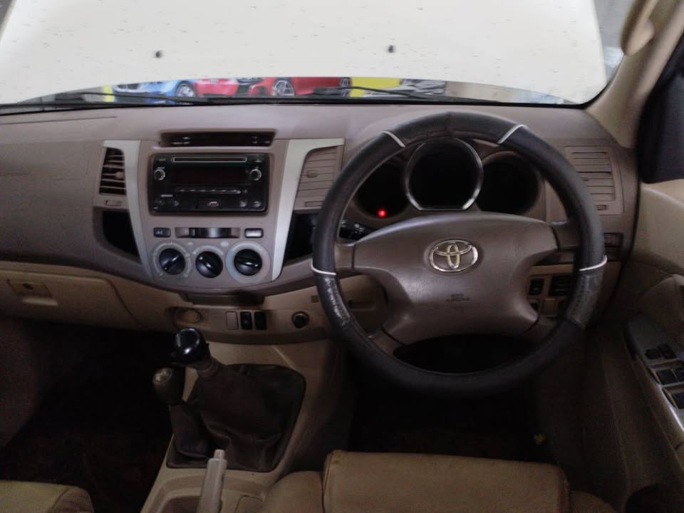 2007 TOYOTA FORTUNER 3.0D4D 7SEATER MANUAL