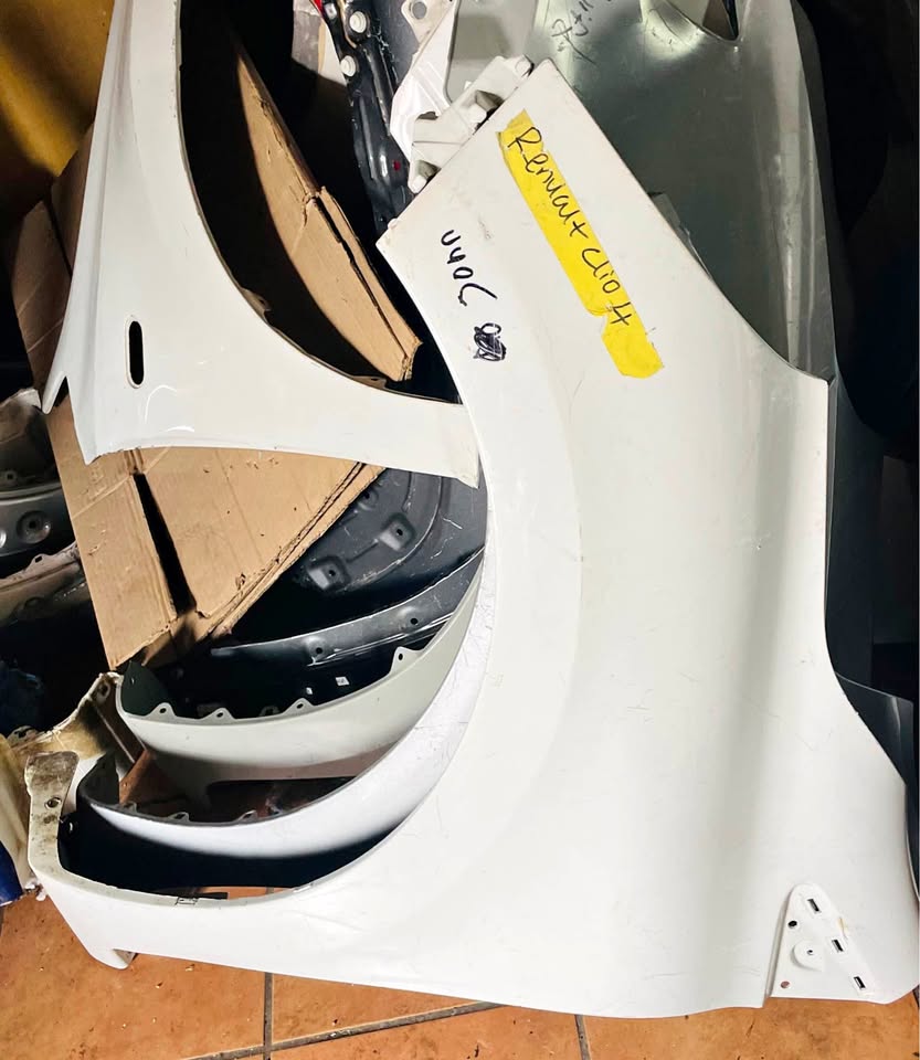 Renault Clio 4 fender - Private Seller Renault Clio 4 fender - Private Seller