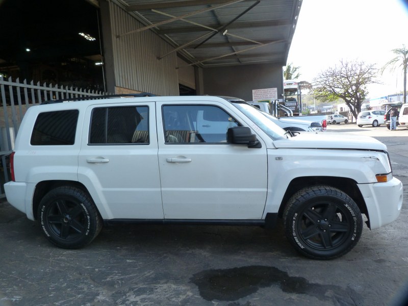 Jeep Patriot 2.4 4X4 Manual White - 2009 STRIPPING FOR SPARES - Private Seller Jeep Patriot 2.4 4X4 Manual White - 2009 STRIPPING FOR SPARES - Private Seller