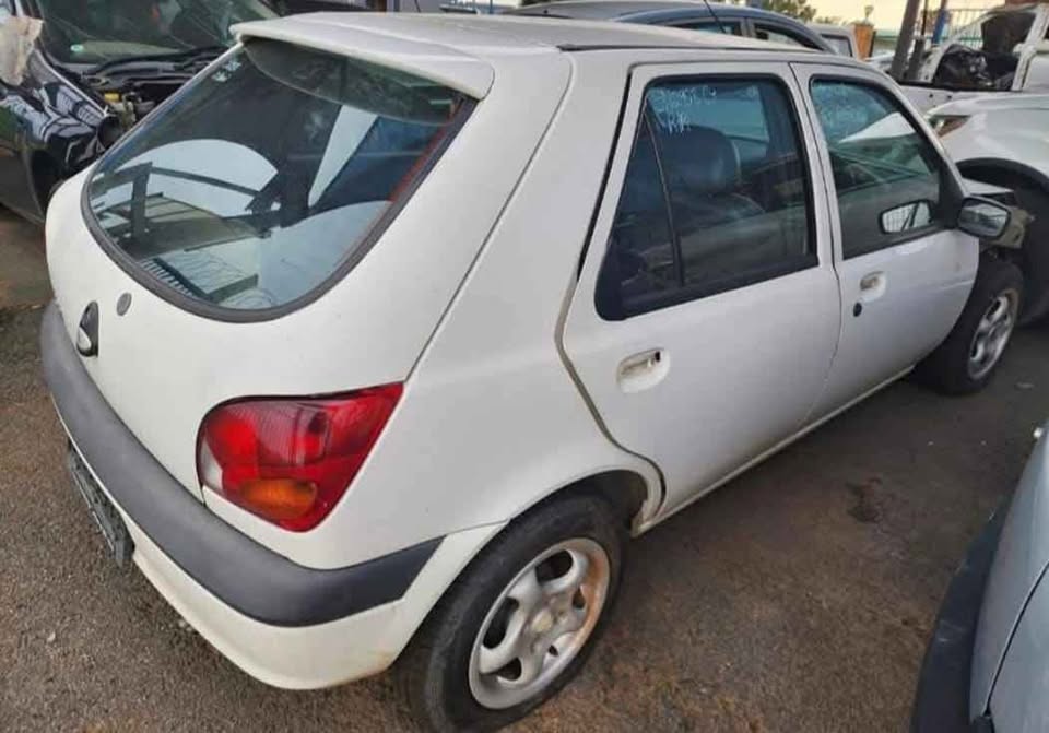 2001 ford fiesta 121 stripping for parts my number WhatsApp or cell
