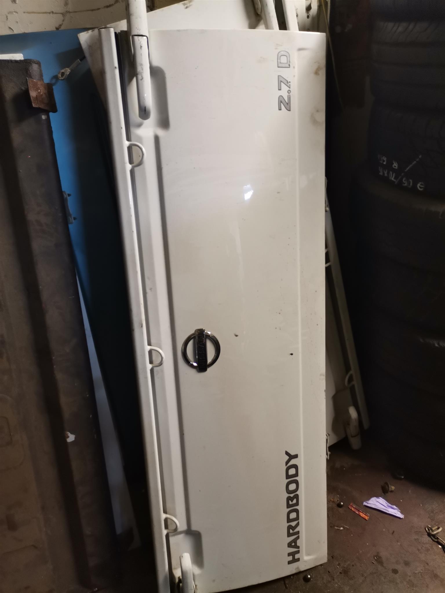 TAIL GATES FOR SALE DIFFERENT NISSAN