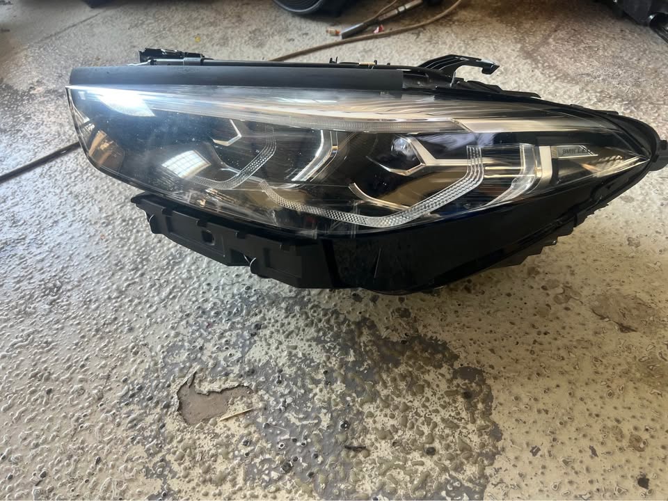 BMW 8 Series headlight - Private Seller BMW 8 Series headlight - Private Seller