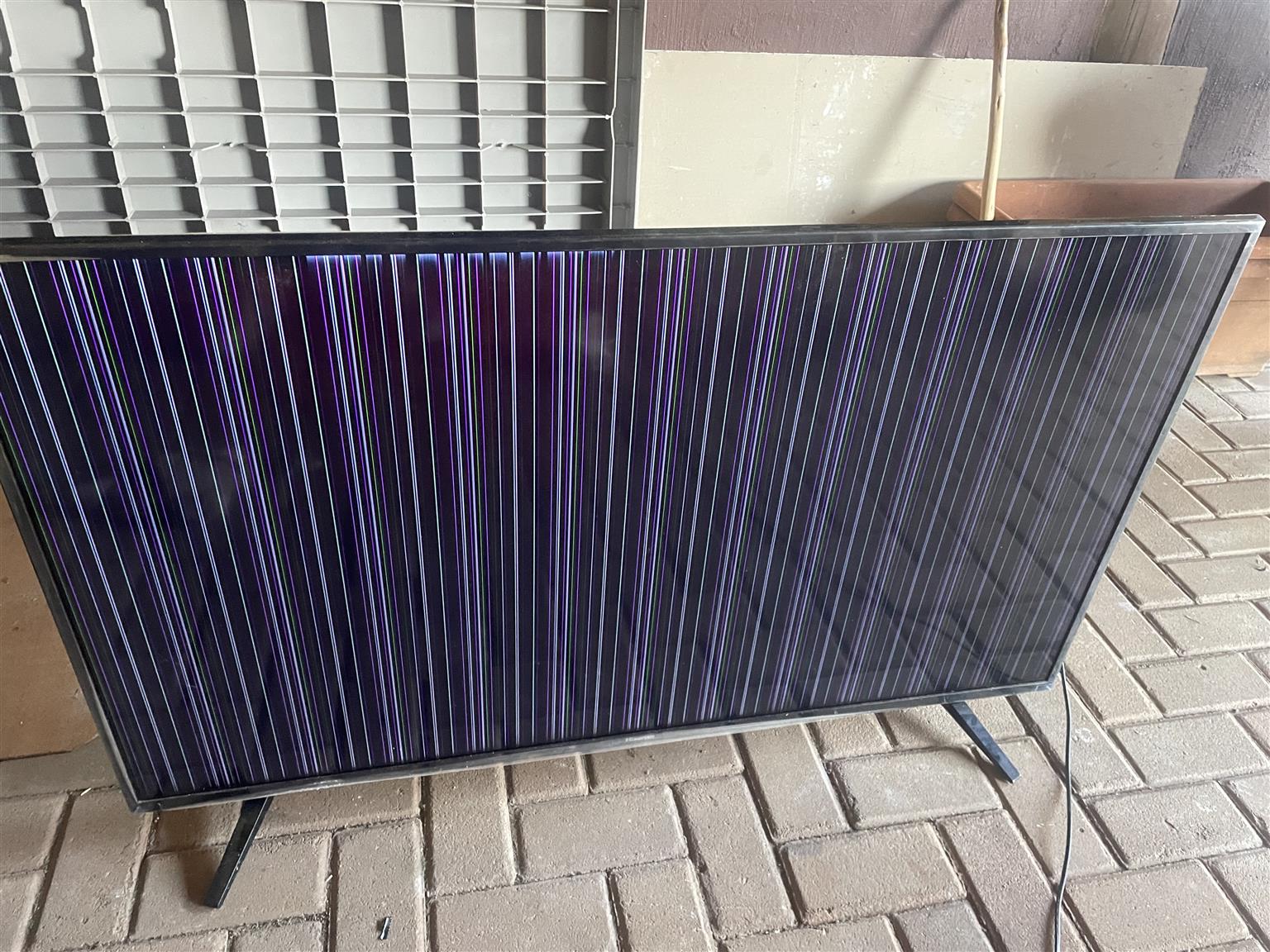2 x damaged TV’s can be used for spares