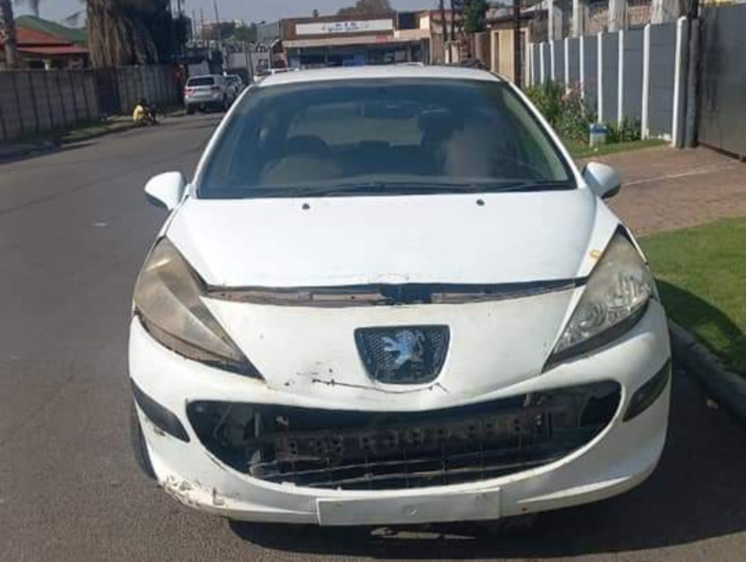 Peugeot 207 stripping