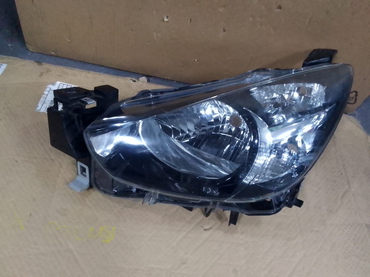 (2014-2018) MAZDA 2 LEFT SIDE NORMAL HEADGHT FOR SALE - Private Seller