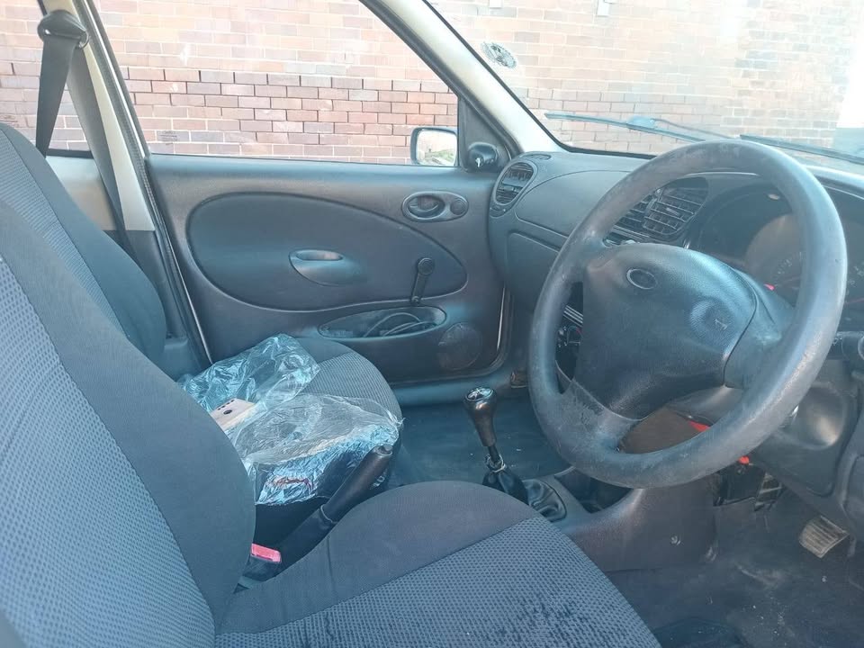 Ford Bantam 1.3 with Canopy Manual petrol