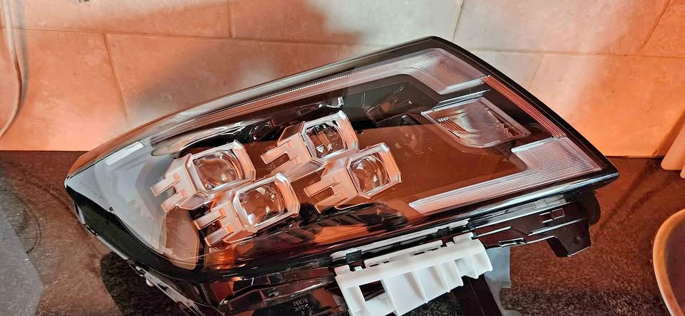 Nissan navara Headlight - Private Seller Nissan navara Headlight - Private Seller