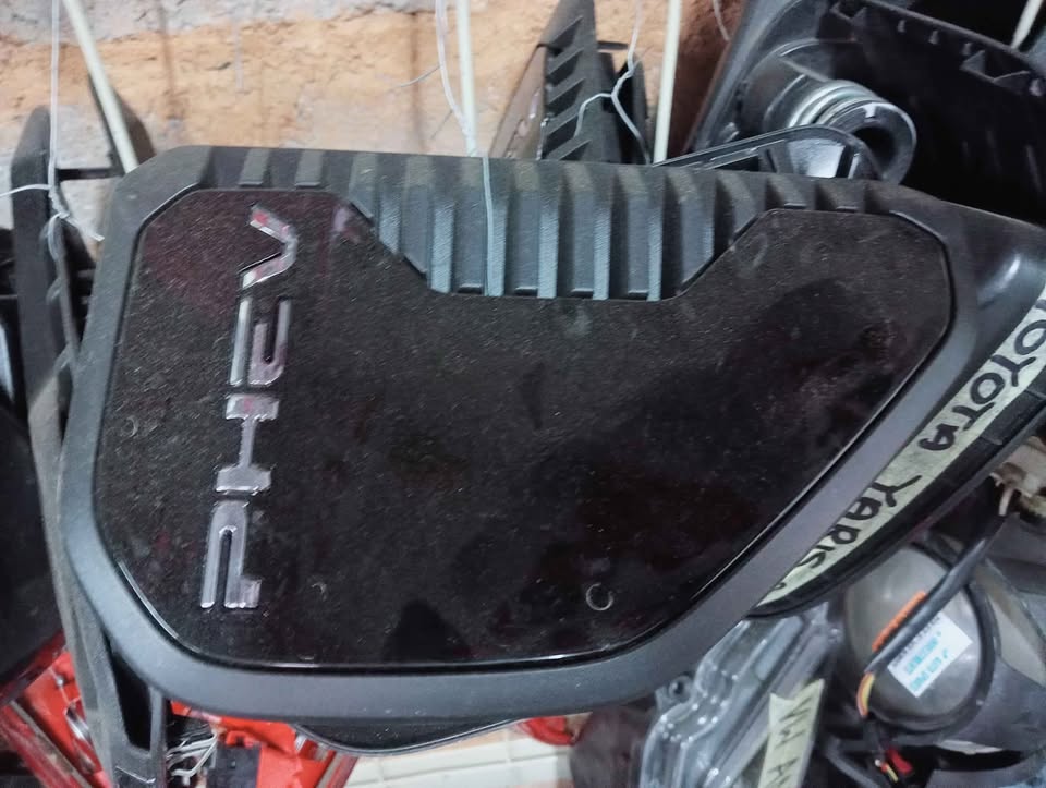 FORD EVEREST FENDER GRILLS - Private Seller FORD EVEREST FENDER GRILLS - Private Seller