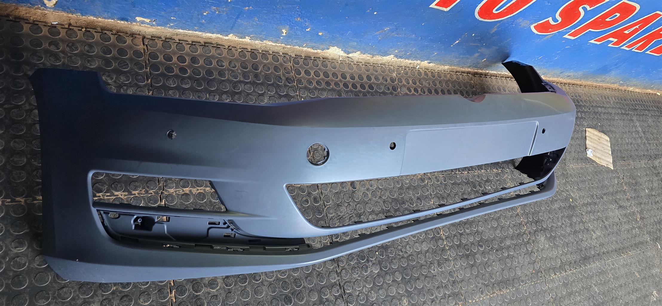 New stock arrivals  Front bumper  Golf 7 tsi With pdc no washers - Private Seller