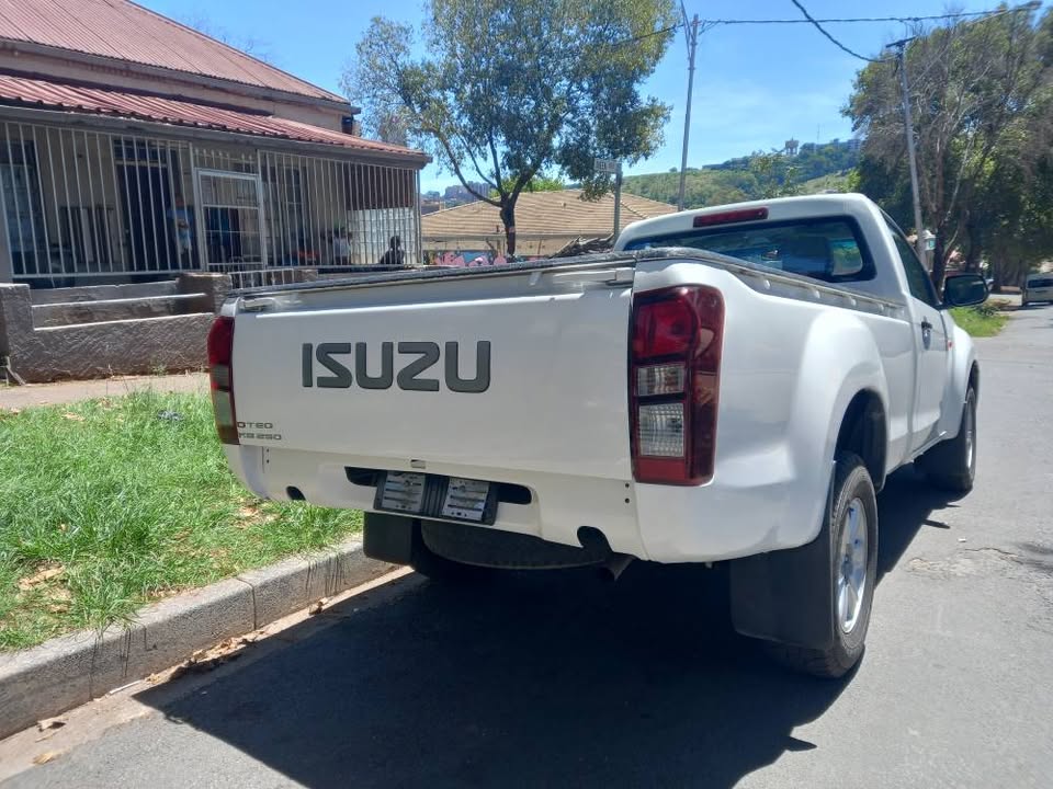 2014Isuzu KB250 Dteq 2.5 Diesel, S- Cab, Manuel, White, 101000kms Spare key Service History