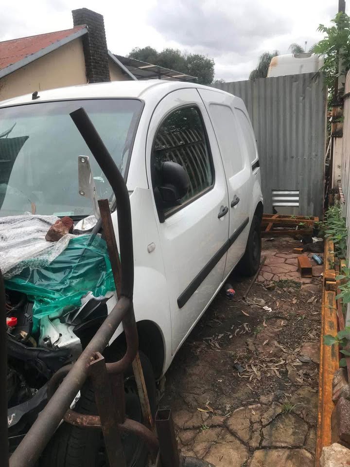 RENAULT KANGOO STRIPPING FOR PARTS ON SALE CALL: or WHATSAPP: - Private Seller