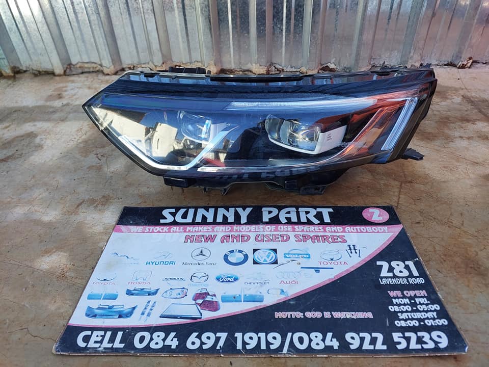 Renault Koleos Headlight - Private Seller