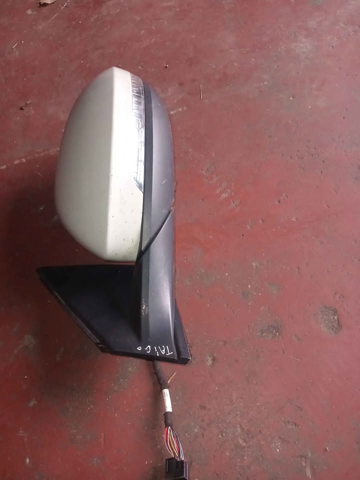 Vw Taigo Left side Mirror electric