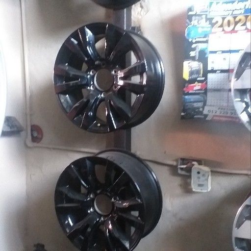 isuzu black rims
