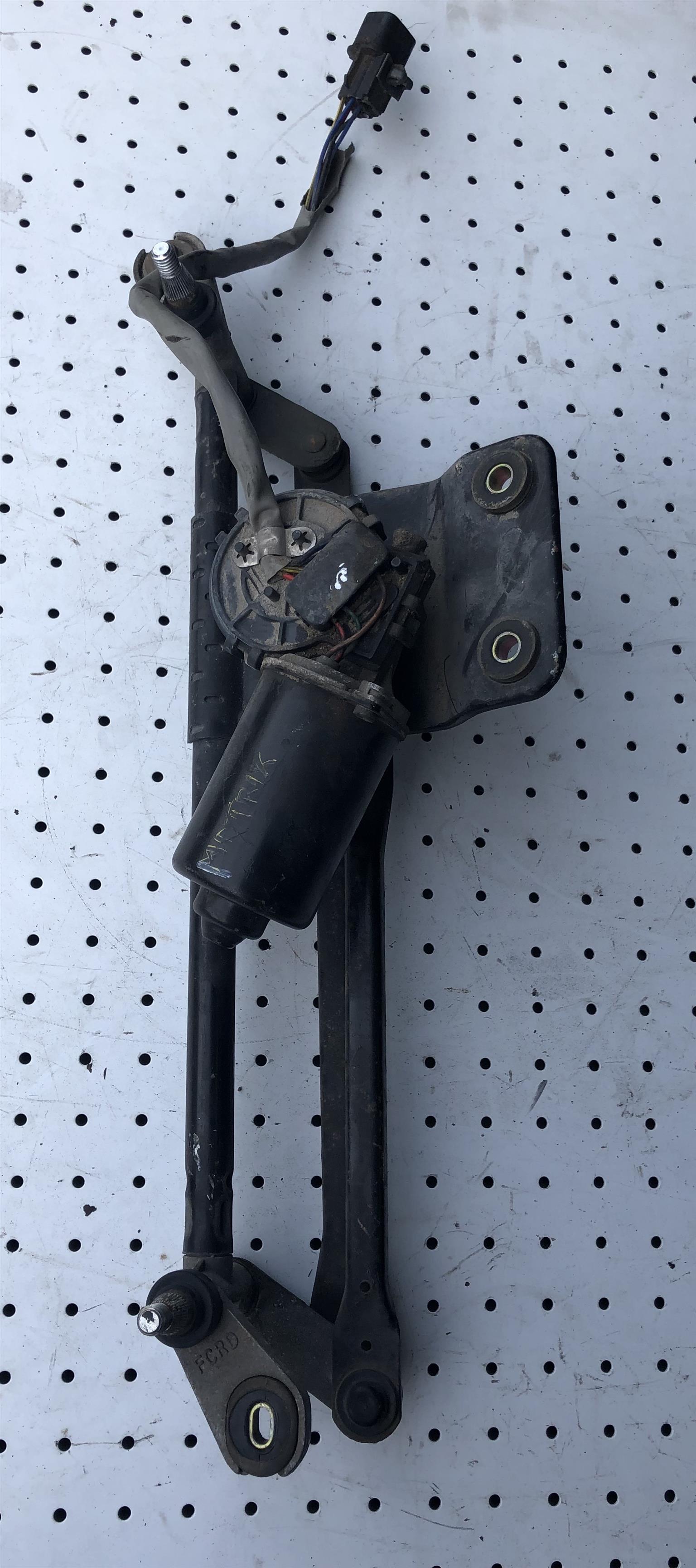 HYUNDAI MATRIX WIPER MECHANISM (ZC140) - Private Seller HYUNDAI MATRIX WIPER MECHANISM (ZC140) - Private Seller