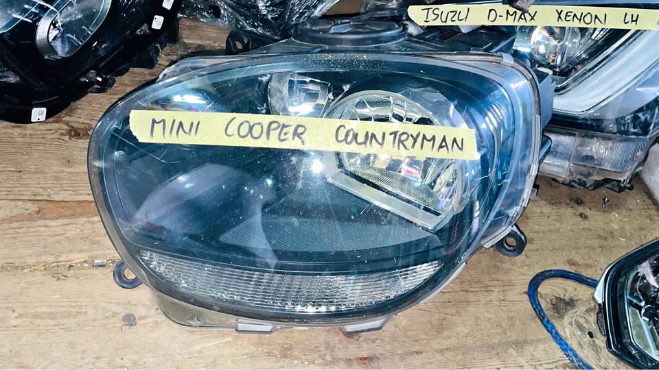 Mini Cooper CountryMan headlight - Private Seller Mini Cooper CountryMan headlight - Private Seller