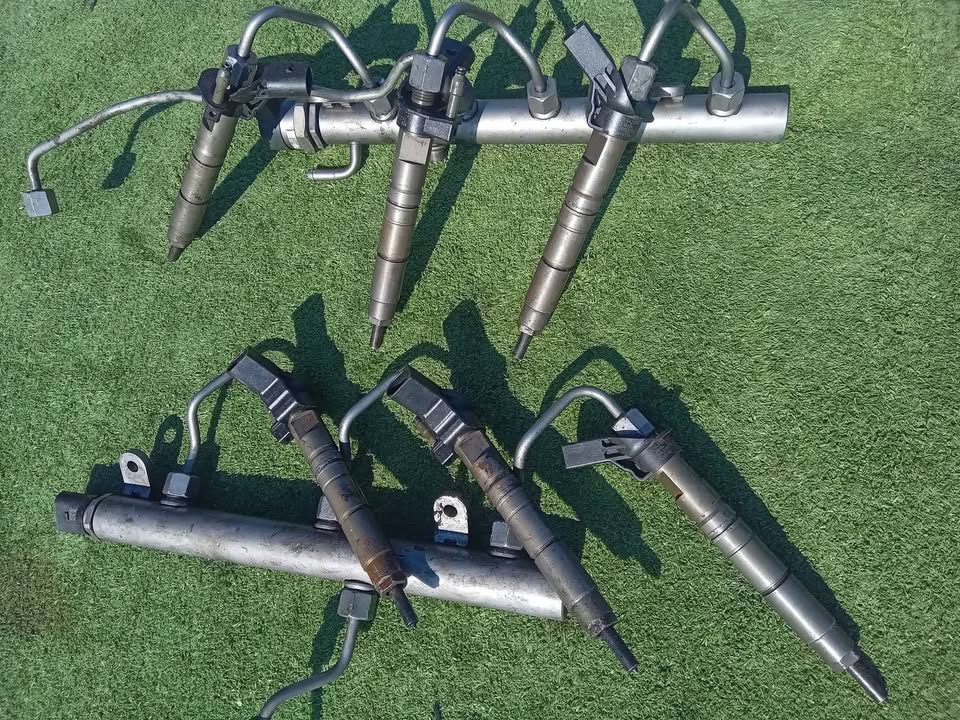 MERCEDES BENZ OM642 3.0 DIESEL ENGINE INJECTORS AND RAIL FOR SALE W164/ SPRINTER /W204 /W212/ VITO