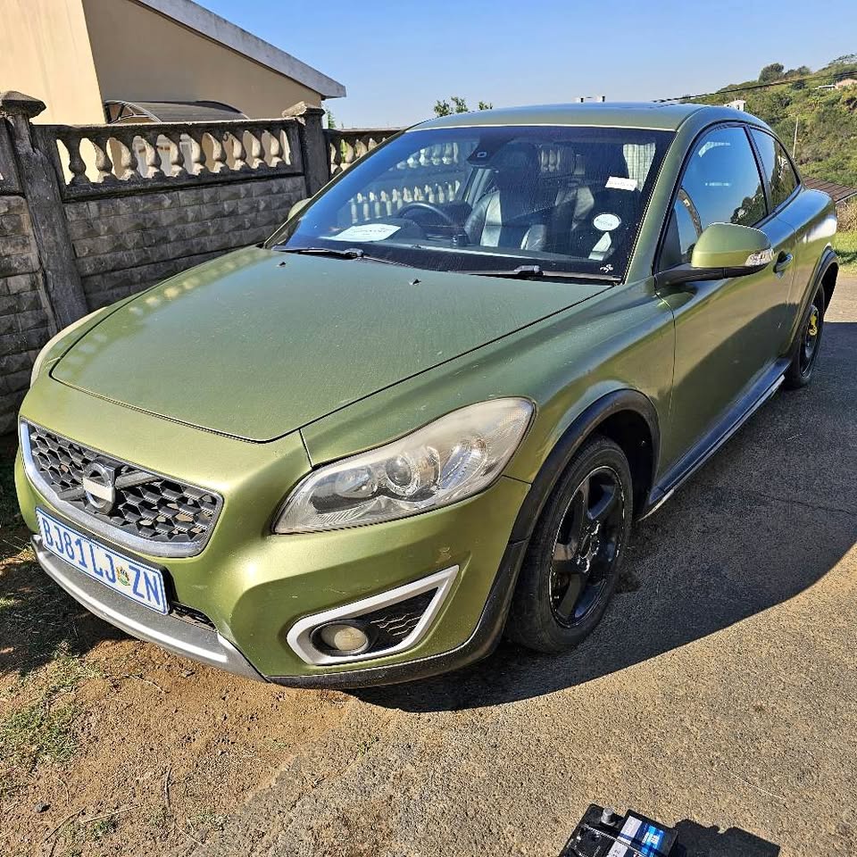 2011 Volvo c30 2.0 Manual (NO OFFERS)