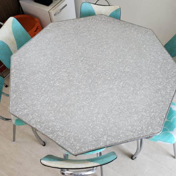Looking for "vintage formica" kitchen table / countertop. contact me for offer.