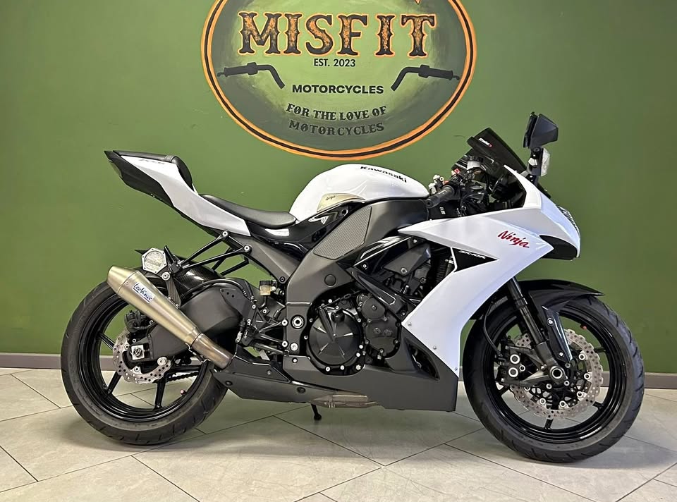 2010 Kawasaki (MUST BE SEEN) ZX-10 R - Private Seller 2010 Kawasaki (MUST BE SEEN) ZX-10 R - Private Seller