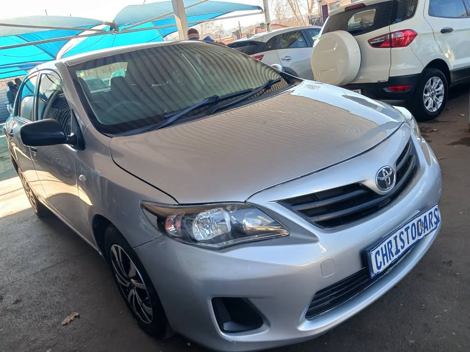 2014 model Toyota Corolla Quest sedan manual transmission petrol 1.6 engine capacity mileage