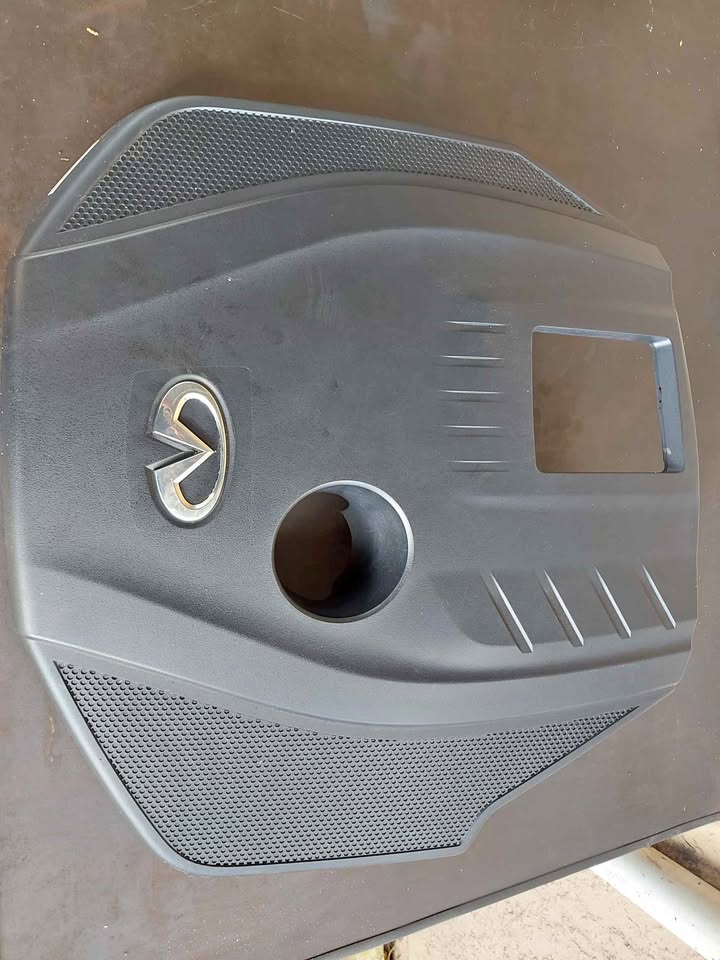 Used Infiniti Q50 Engine cover - Private Seller