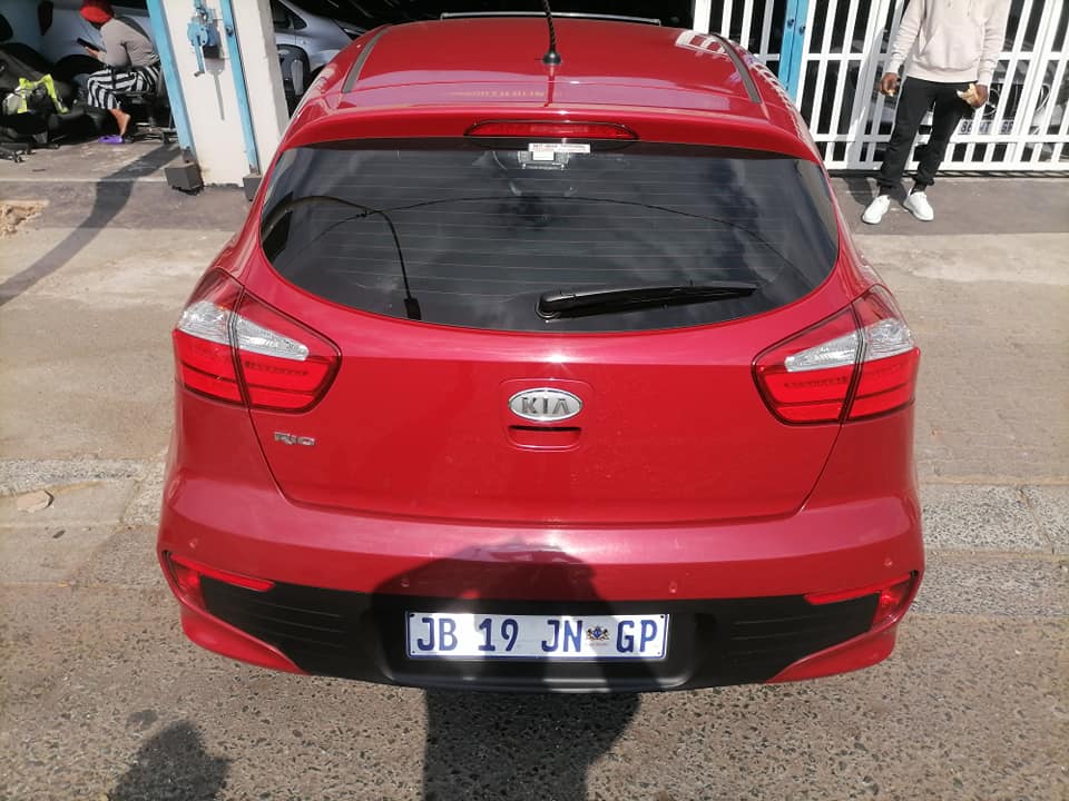 2015 Kia Rio 1.4 Tec Hatchback with a leather seat and sunroof