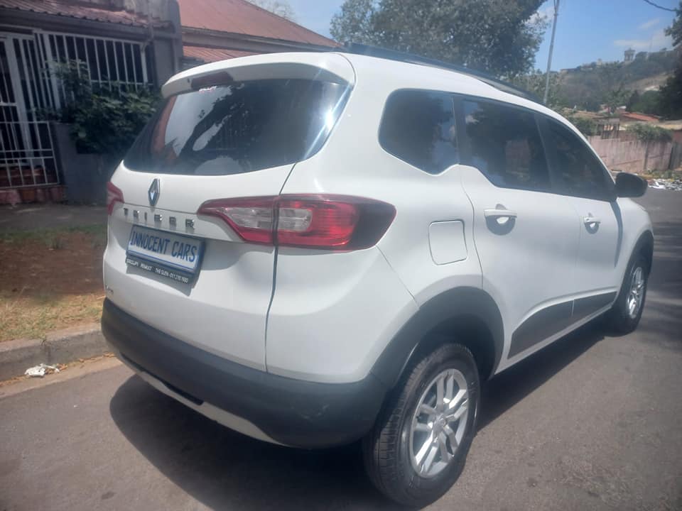 2024 RENAULT TRIBER 1.0 PETROL, MANUAL, WHITE COLOR, MILEAGE 8000KMS SPARE KEY.
