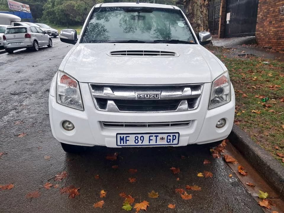 Isuzu KB 300 4×4 Club Cab Bakkie 2010