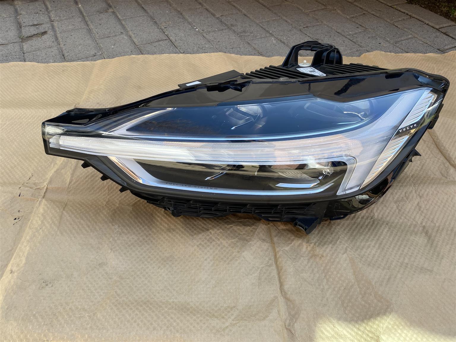 2018 VOLVO XC60 FULL LED HEADLIGHT LEFT SIDE FOR SALE. IN PRISTINE CONDITION - Private Seller 2018 VOLVO XC60 FULL LED HEADLIGHT LEFT SIDE FOR SALE. IN PRISTINE CONDITION - Private Seller