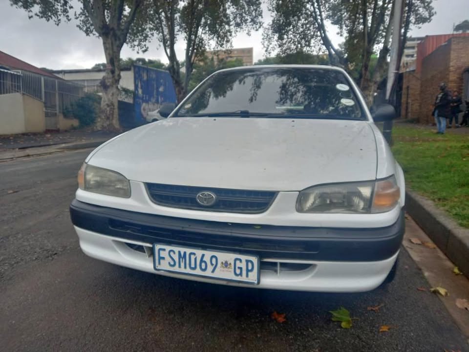 2000 TOYOTA COROLLA 1.6 PETROL, AUTOMATIC, WHITE, 150000KMS