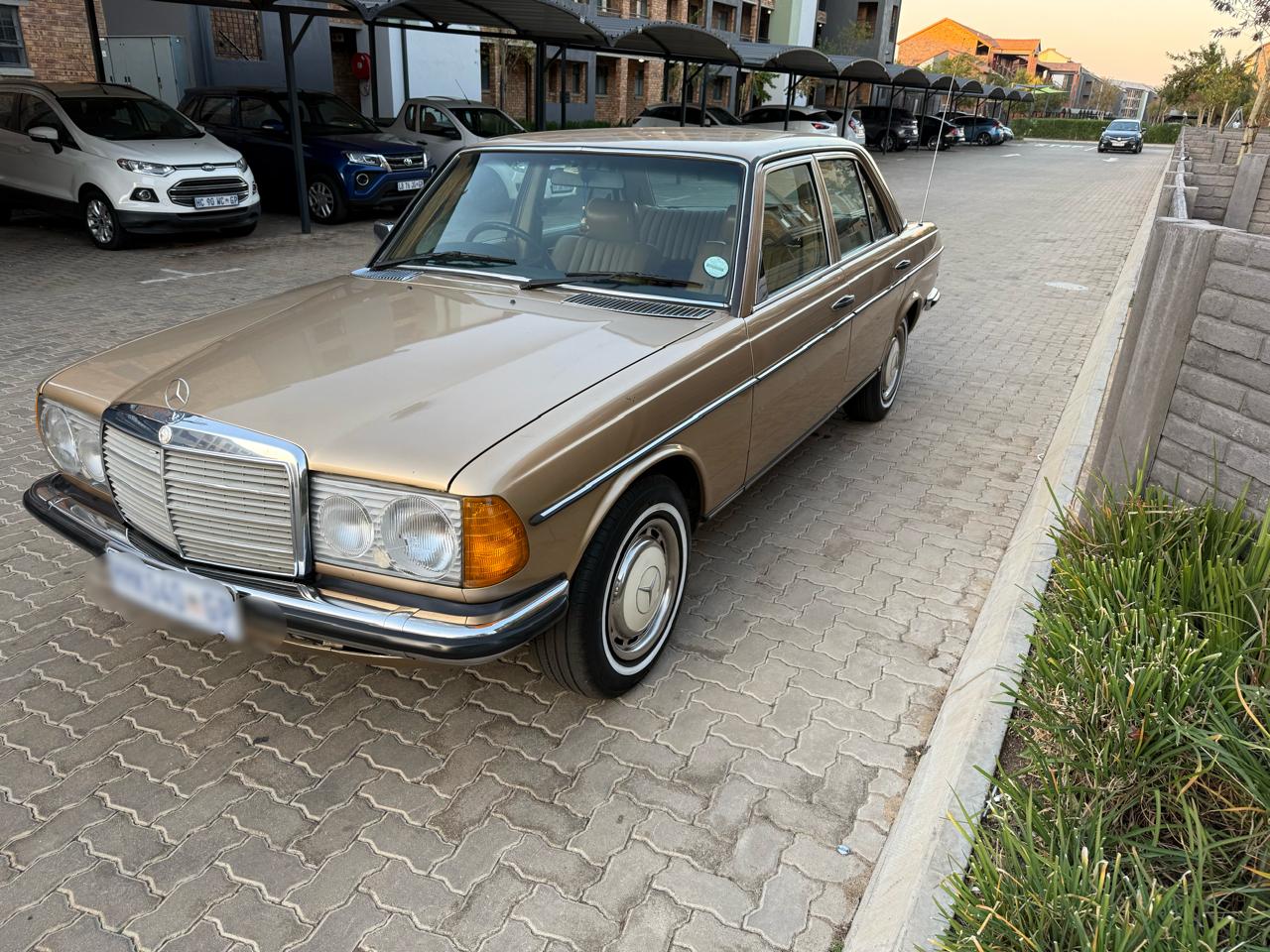 Mercedes Benz w123 200