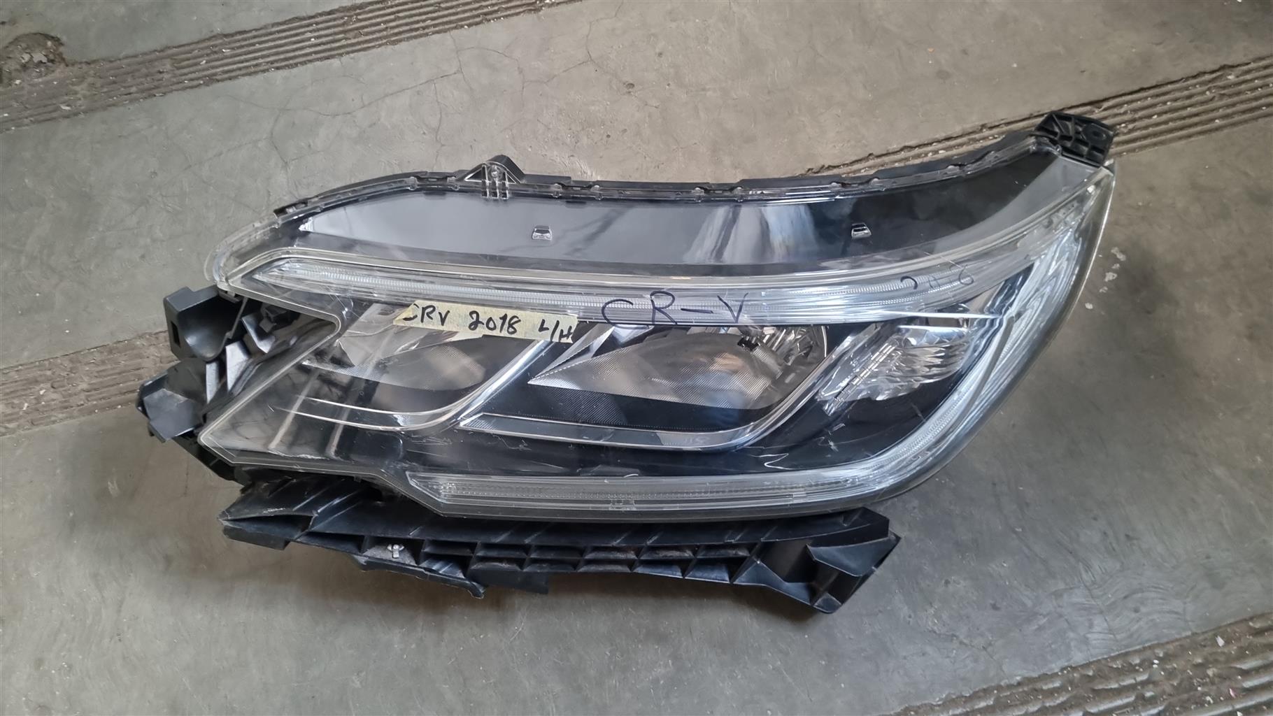 HONDA CR-V 2018 LEFT HAND HEADLIGHT - Private Seller HONDA CR-V 2018 LEFT HAND HEADLIGHT - Private Seller