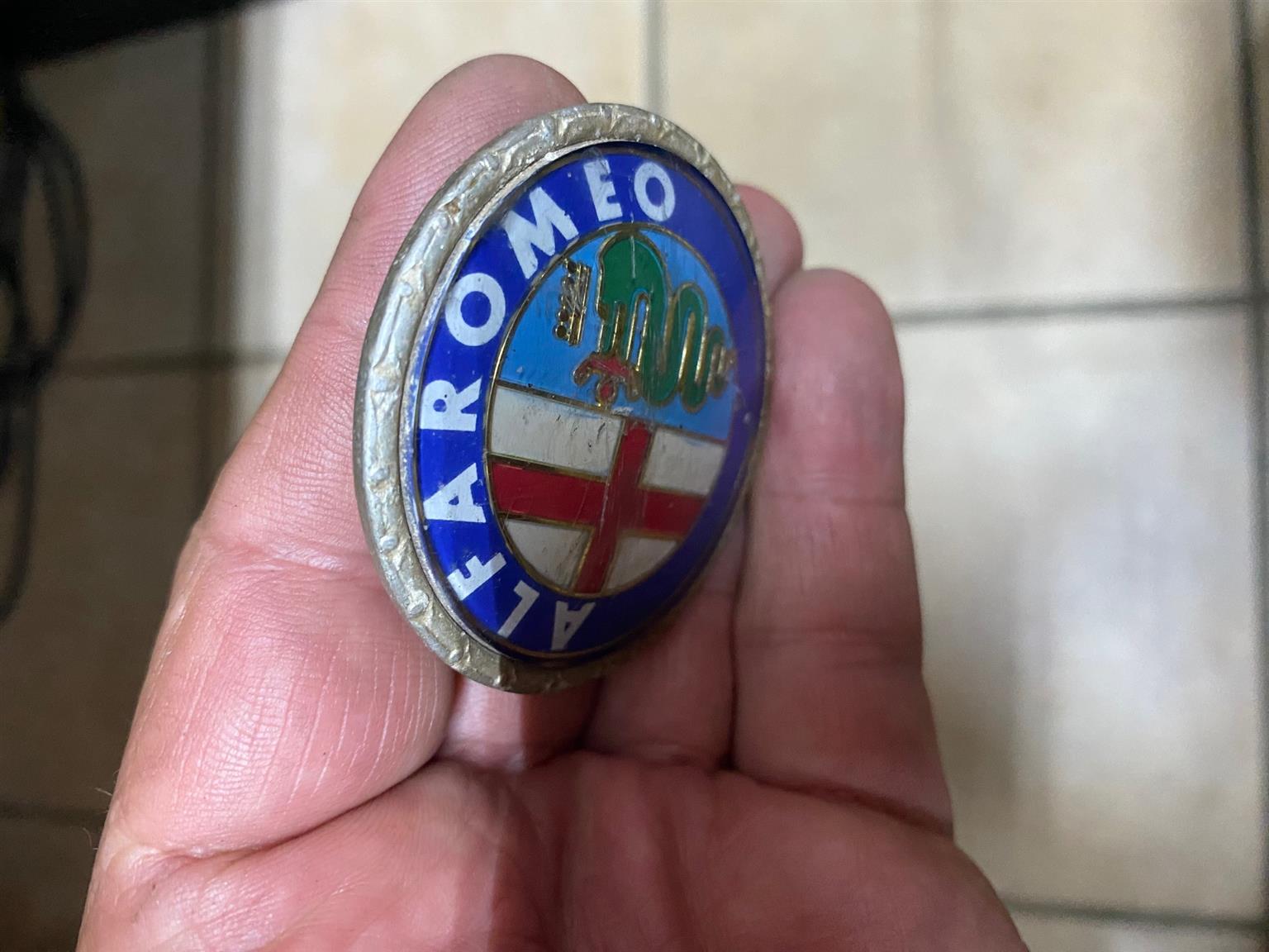 Alfa Romeo badge steering emblem - Private Seller