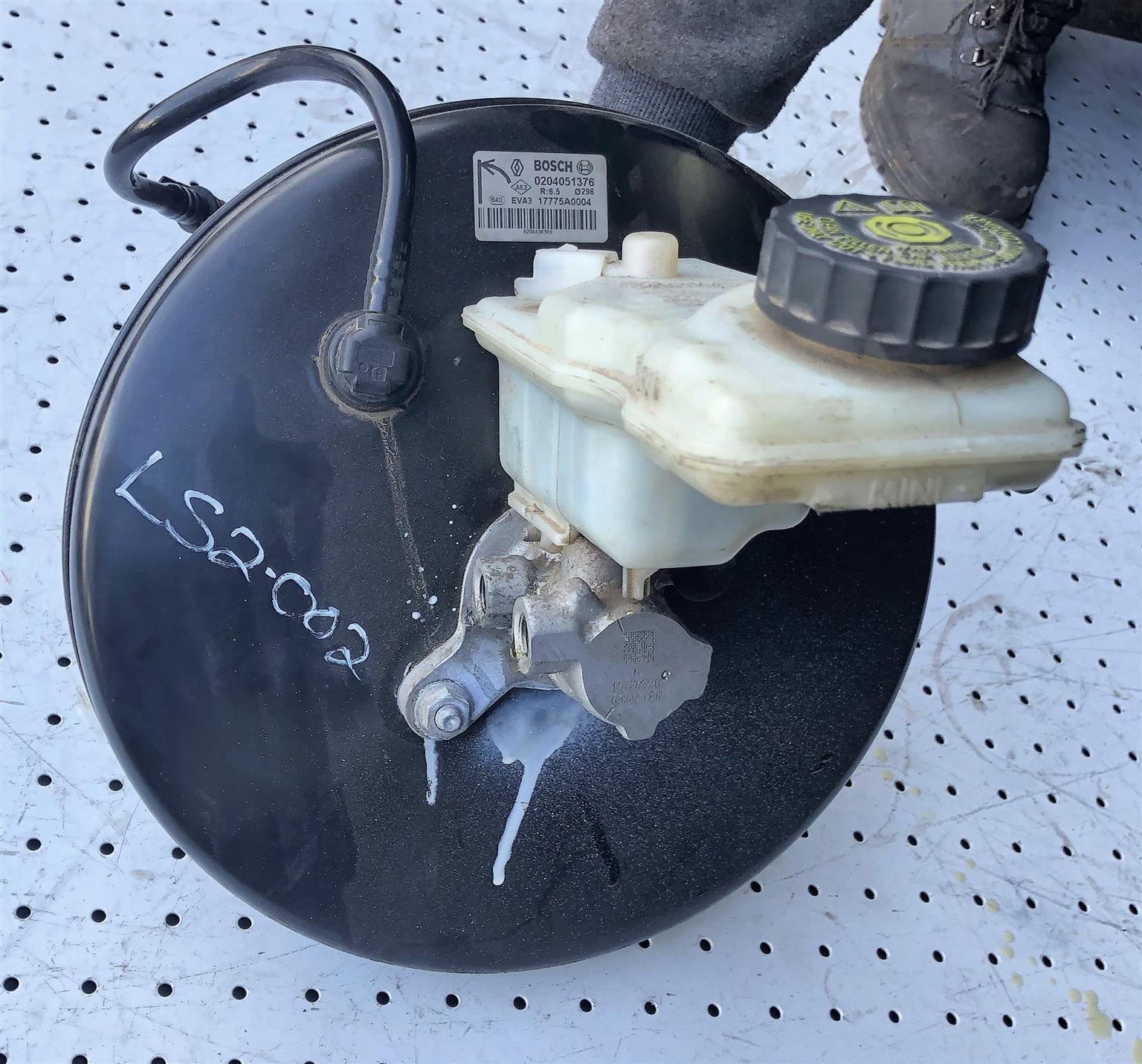 RENAULT MEGANE BRAKE BOOSTER AND MASTER (LS2-002) - Private Seller RENAULT MEGANE BRAKE BOOSTER AND MASTER (LS2-002) - Private Seller