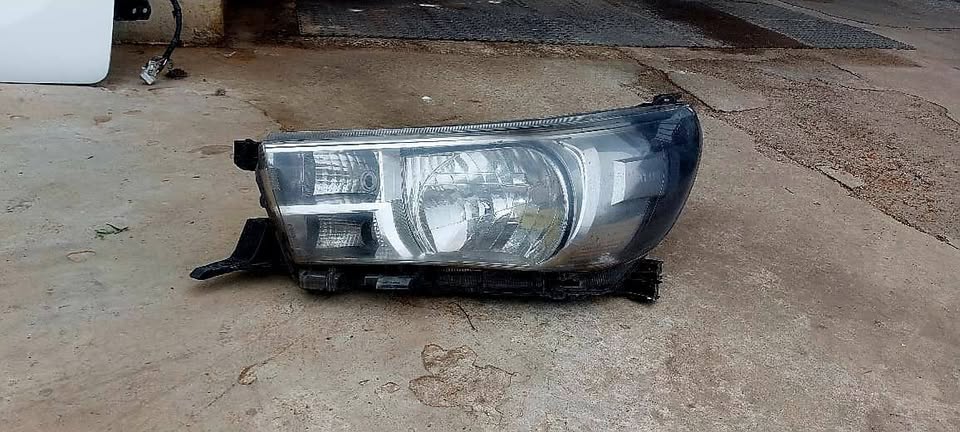 Bumper , Right door, Left & Right lights , Sun visors , - Private Seller