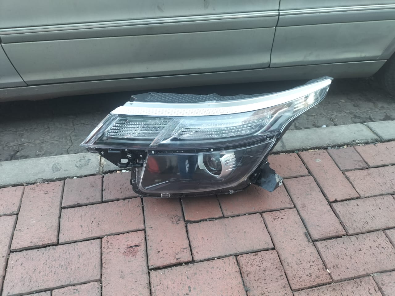 Kia Seltos HeadLight Left - Private Seller Kia Seltos HeadLight Left - Private Seller
