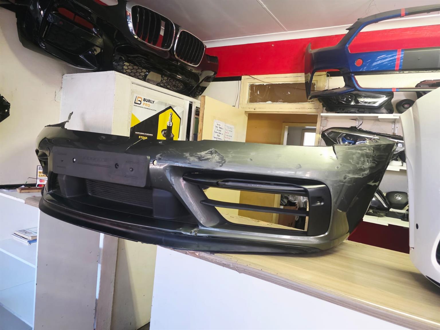 2023 Porsche 911 Carrera front complete (bumper accessories) with a damaged bump - Private Seller 2023 Porsche 911 Carrera front complete (bumper accessories) with a damaged bump - Private Seller