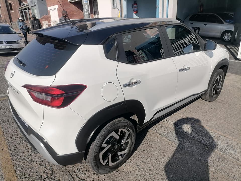 2020 Nissan Magnite 1.0 SUV with a nice interior seat Reserves Camera and Service book and Keyless