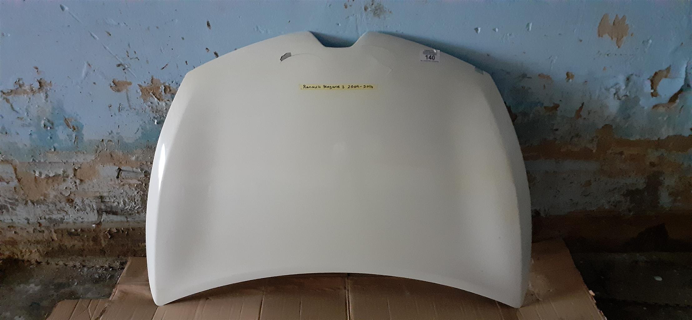 Renault Megane 3 Front Bonnet (2009 - 2013) - Private Seller